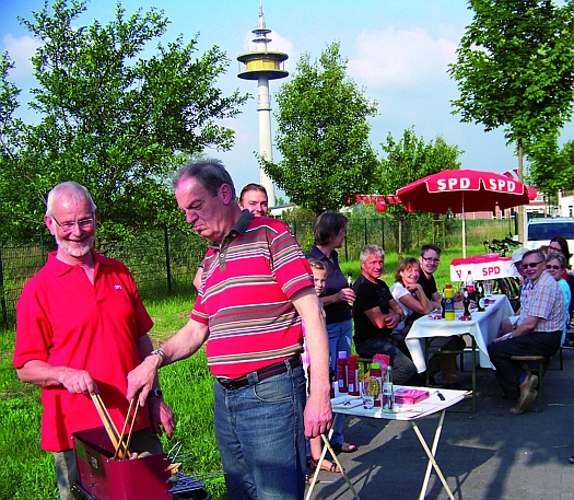 Detlef Ommen (li) und Ulrich Kunstleben sorgen für die Gäste